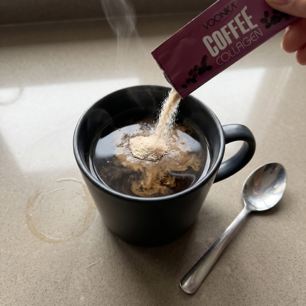 Жена, ползваща Voonka Coffee Collagen